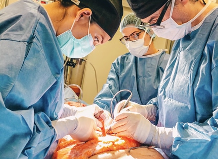 sixsurgery plastic surgeons operating on patient